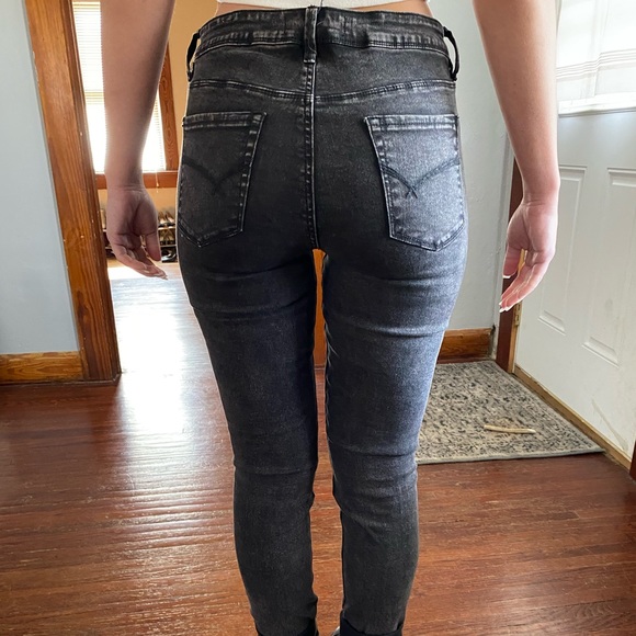 Bullhead High Rise Skinniest Acid Wash Jeans - Picture 4 of 5